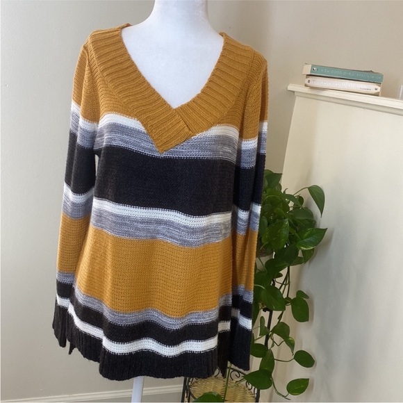 V-Neck Color Block Striped Sweater - Picture 1 of 7